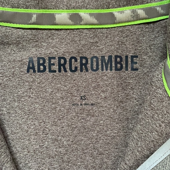 A&F Workout Quarter Zip Long Sleeve - Picture 3 of 4